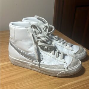 Nike Mid Blazer ‘77 Size 6